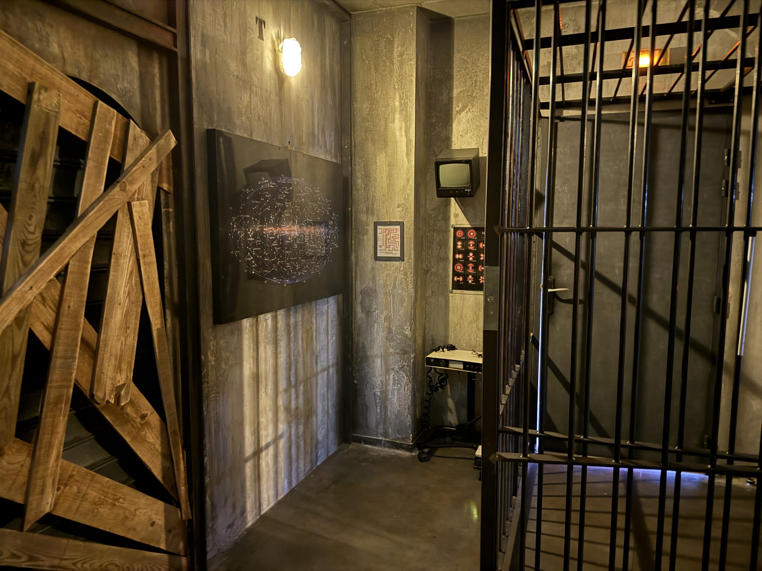 Mécanisme à manipuler à deux dans l'escape game The Bunker à Toulouse
